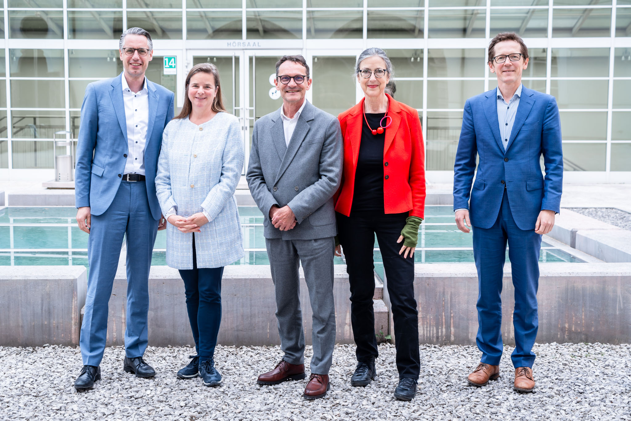 © Paris Lodron Universität Salzburg/Kay Müller, v.l.n.r.: Dominik Engel (Rektor FH Salzburg), Daniela Martinek (Rektorin Pädagogische Hochschule Salzburg), Bernhard Fügenschuh (Rektor Paris-Lodron Universität Salzburg),  Elisabeth Gutjahr (Rektorin Universität Mozarteum Salzburg), Franz Huber (Senatsvorsitzender Privatuniversität Schloss Seeburg), nicht im Bild:  Wolfgang Sperl (Rektor Paracelsus Medizinische Privatuniversität)